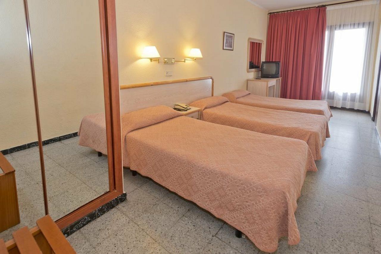 Hotel Vila Calella Exterior photo